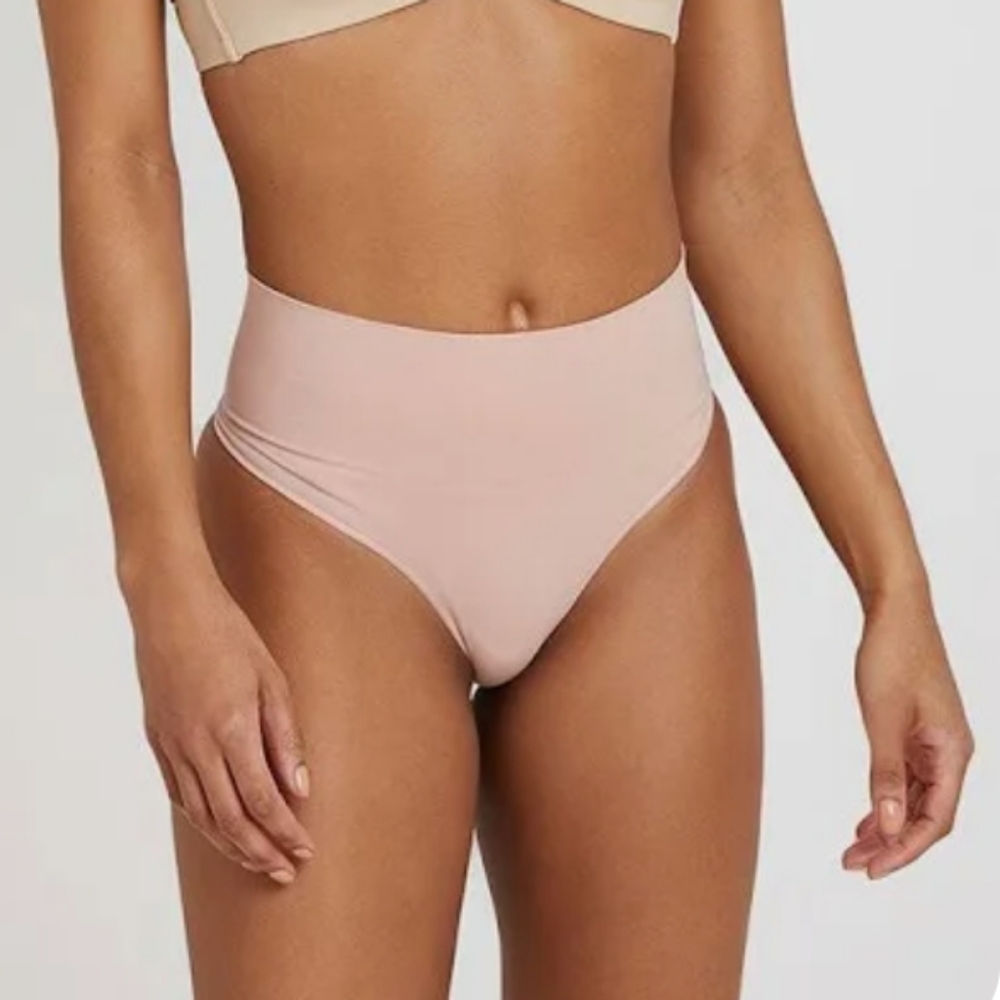 SPANX,NWT, Everyday Seamless Shaping Thong, Size M,Vintage Rose (Pale Pink)